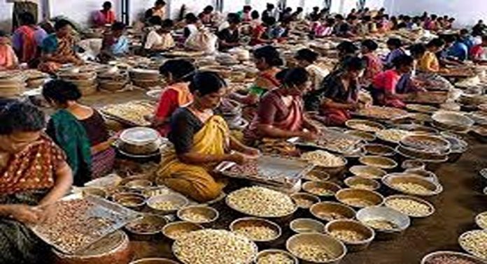 സംസ്ഥാനത്തെ പൂട്ടികിടക്കുന്ന കശുവണ്ടി ഫാക്ടറികളിലെ തൊഴിലാളികൾക്ക് സർക്കാർ 2250 രൂപ നൽകും സംസ്ഥാനത്തെ പൂട്ടികിടക്കുന്ന കശുവണ്ടി ഫാക്ടറികളിലെ തൊഴിലാളികൾക്ക് സർക്കാർ 2250 രൂപ നൽകും