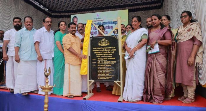 ശബരിമല തീർത്ഥാടന കേന്ദ്രങ്ങളിലേക്കുള്ള റോഡുകൾക്ക് ഏറ്റവും വലിയ പ്രാധാന്യമാണ് സംസ്ഥാന സർക്കാർ നൽകുന്നതെന്ന് മന്ത്രി പി എ മുഹമ്മദ് റിയാസ് ശബരിമല തീർത്ഥാടന കേന്ദ്രങ്ങളിലേക്കുള്ള റോഡുകൾക്ക് ഏറ്റവും വലിയ പ്രാധാന്യമാണ് സംസ്ഥാന സർക്കാർ നൽകുന്നതെന്ന് മന്ത്രി പി എ മുഹമ്മദ് റിയാസ്