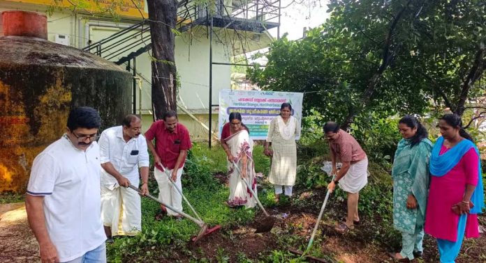 പറക്കോട് ബ്ലോക്ക് പഞ്ചായത്തില് സ്വാതന്ത്ര്യദിനാചരണം നടത്തി പറക്കോട് ബ്ലോക്ക് പഞ്ചായത്തില് സ്വാതന്ത്ര്യദിനാചരണം നടത്തി