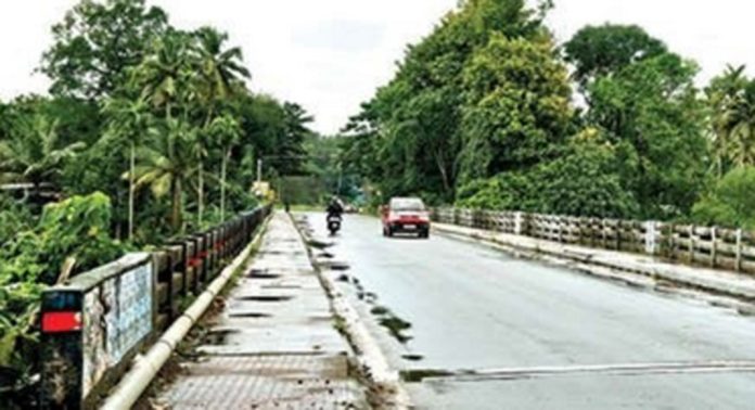 ചെട്ടിയാരഴികത്ത് കടവ് പാലത്തിലും ഏനാത്ത് പാലത്തിലും സുരക്ഷാവേലിയുടെ ആവശ്യകത ഏറുന്നു ചെട്ടിയാരഴികത്ത് കടവ് പാലത്തിലും ഏനാത്ത് പാലത്തിലും സുരക്ഷാവേലിയുടെ ആവശ്യകത ഏറുന്നു