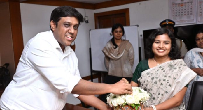 എറണാകുളം ജില്ലയുടെ പുതിയ കളക്ടറായി ജി പ്രിയങ്ക ചുമതലയേറ്റു എറണാകുളം ജില്ലയുടെ പുതിയ കളക്ടറായി ജി പ്രിയങ്ക ചുമതലയേറ്റു