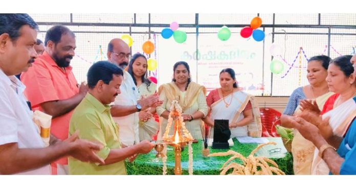 കാര്ഷിക വികസന കര്ഷക ക്ഷേമ വകുപ്പ് തോട്ടമണ് കൃഷിഭവന്, റാന്നി ഗ്രാമ പഞ്ചായത്ത് എന്നിവയുടെ ആഭിമുഖ്യത്തില് കര്ഷകദിനാഘോഷം നടത്തി കാര്ഷിക വികസന കര്ഷക ക്ഷേമ വകുപ്പ് തോട്ടമണ് കൃഷിഭവന്, റാന്നി ഗ്രാമ പഞ്ചായത്ത് എന്നിവയുടെ ആഭിമുഖ്യത്തില് കര്ഷകദിനാഘോഷം നടത്തി