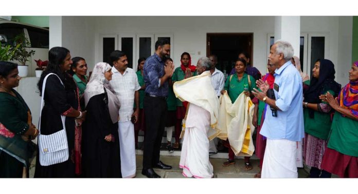 ഫുഡ്സ്കേപ്പിംഗ് : പിന്തുണച്ച കർഷകർക്ക് ആദരം ഫുഡ്സ്കേപ്പിംഗ് : പിന്തുണച്ച കർഷകർക്ക് ആദരം