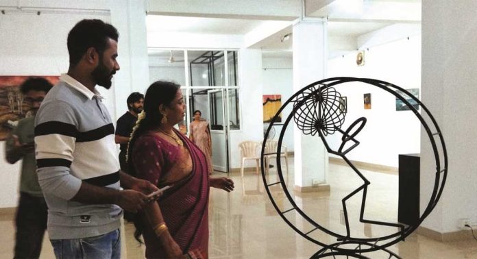 സംസ്കൃത സർവ്വകലാശാലയിൽ ത്രിദിന ചിത്ര പ്രദർശനം ആരംഭിച്ചു സംസ്കൃത സർവ്വകലാശാലയിൽ ത്രിദിന ചിത്ര പ്രദർശനം ആരംഭിച്ചു
