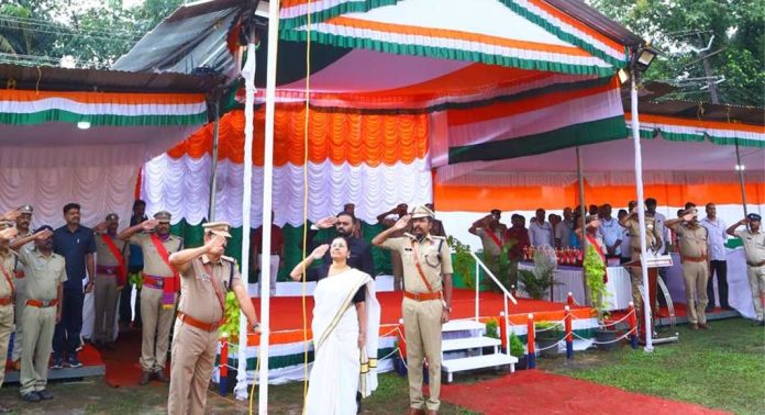 ഭരണഘടന സംരക്ഷിക്കേണ്ടത് ഓരോരുത്തരുടെയും കടമ : മന്ത്രി വീണാ ജോര്ജ് ഭരണഘടന സംരക്ഷിക്കേണ്ടത് ഓരോരുത്തരുടെയും കടമ : മന്ത്രി വീണാ ജോര്ജ്
