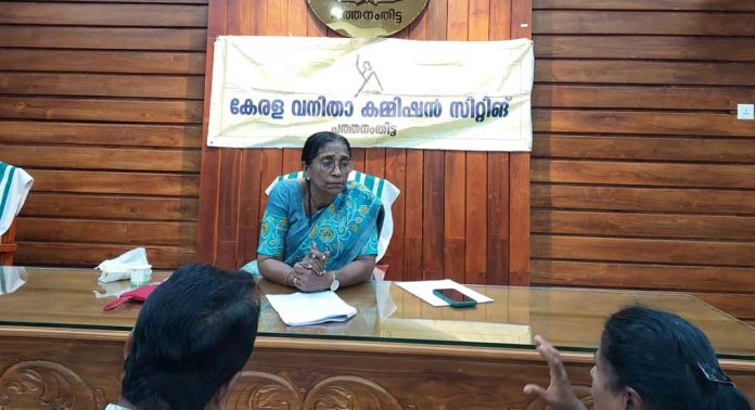വനിതാ കമ്മിഷന് അദാലത്ത് : 13 പരാതിക്ക് പരിഹാരം വനിതാ കമ്മിഷന് അദാലത്ത് : 13 പരാതിക്ക് പരിഹാരം