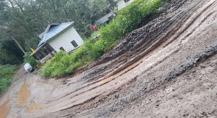 മന്ദമരുതി – കക്കുടുമൺ റോഡ് : ജനങ്ങളുടെ ക്ഷമയെ പരീക്ഷിക്കുന്നു ; കോൺഗ്രസ് മന്ദമരുതി – കക്കുടുമൺ റോഡ് : ജനങ്ങളുടെ ക്ഷമയെ പരീക്ഷിക്കുന്നു ; കോൺഗ്രസ്