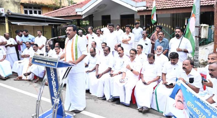 നരേന്ദ്ര മോഡി ഡൊണാൾഡ് ട്രമ്പിന് മുമ്പിൽ മുട്ടിൽ ഇഴയുന്ന ഭരണാധികാരി ; ആന്റോ ആന്റണി എം.പി നരേന്ദ്ര മോഡി ഡൊണാൾഡ് ട്രമ്പിന് മുമ്പിൽ മുട്ടിൽ ഇഴയുന്ന ഭരണാധികാരി ; ആന്റോ ആന്റണി എം.പി
