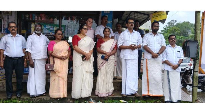 കോൺഗ്രസ് പഴവങ്ങാടി ടൗൺ മണ്ഡലം കമ്മിറ്റി സ്വാതന്ത്ര്യ ദിനാചരണം നടത്തി കോൺഗ്രസ് പഴവങ്ങാടി ടൗൺ മണ്ഡലം കമ്മിറ്റി സ്വാതന്ത്ര്യ ദിനാചരണം നടത്തി