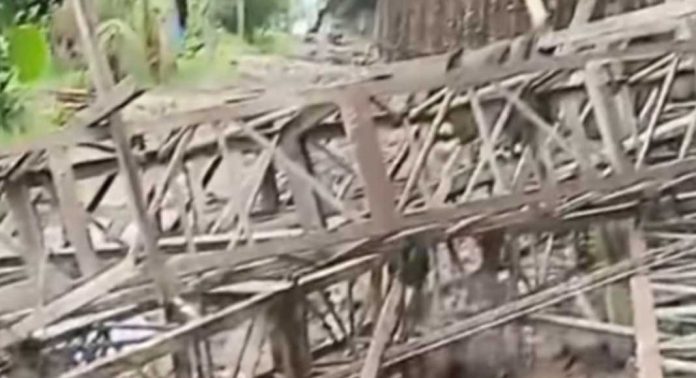 കൊച്ചി വരാപ്പുഴയിൽ നിർമ്മാണത്തിലിരിക്കുന്ന പാലത്തിൻ്റെ ഇരുമ്പ് സപ്പോർട്ടിംഗ് ജാക്കികൾ തകർന്നു വീണു കൊച്ചി വരാപ്പുഴയിൽ നിർമ്മാണത്തിലിരിക്കുന്ന പാലത്തിൻ്റെ ഇരുമ്പ് സപ്പോർട്ടിംഗ് ജാക്കികൾ തകർന്നു വീണു