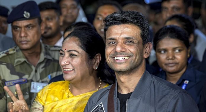 ശുഭാംശു ശുക്ല ഇന്ത്യയിൽ തിരിച്ചെത്തി ; വൻ സ്വീകരണം ശുഭാംശു ശുക്ല ഇന്ത്യയിൽ തിരിച്ചെത്തി ; വൻ സ്വീകരണം