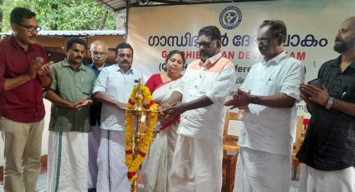 സാക്ഷരതയിൽ ഒന്നാമത് നിൽക്കുന്ന സംസ്ഥാനമാണ് കേരളമെങ്കിലും അനാഥാലയങ്ങളുടെ എണ്ണം വർദ്ധിക്കുന്നത് ആശങ്കയുളവാക്കുന്നു ; ഡെപ്യൂട്ടി സ്പീക്കർ ചിറ്റയം ഗോപകുമാർ സാക്ഷരതയിൽ ഒന്നാമത് നിൽക്കുന്ന സംസ്ഥാനമാണ് കേരളമെങ്കിലും അനാഥാലയങ്ങളുടെ എണ്ണം വർദ്ധിക്കുന്നത് ആശങ്കയുളവാക്കുന്നു ; ഡെപ്യൂട്ടി സ്പീക്കർ ചിറ്റയം ഗോപകുമാർ