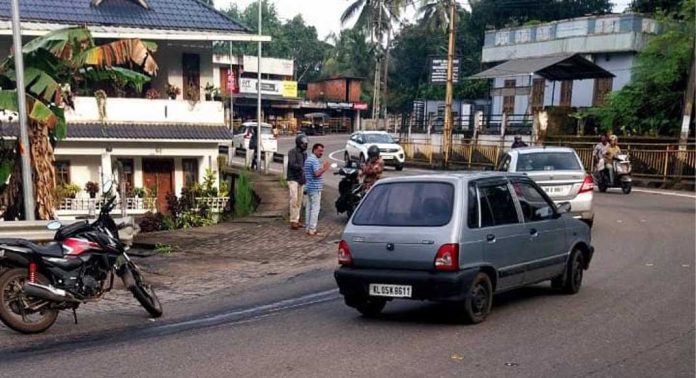റാന്നി തോട്ടമണ്ണിലെ അപകട വളവിൽ ഡീസലില് തെന്നി വീണ് ഇരുചക്ര വാഹനങ്ങള് റാന്നി തോട്ടമണ്ണിലെ അപകട വളവിൽ ഡീസലില് തെന്നി വീണ് ഇരുചക്ര വാഹനങ്ങള്