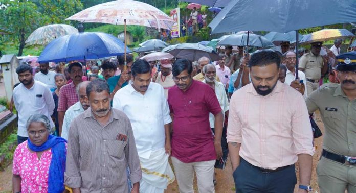 ചെങ്ങറ സമരഭൂമിയിൽ സന്ദർശനം നടത്തി കെ.യു. ജനീഷ് കുമാർ എംഎൽഎ ചെങ്ങറ സമരഭൂമിയിൽ സന്ദർശനം നടത്തി കെ.യു. ജനീഷ് കുമാർ എംഎൽഎ