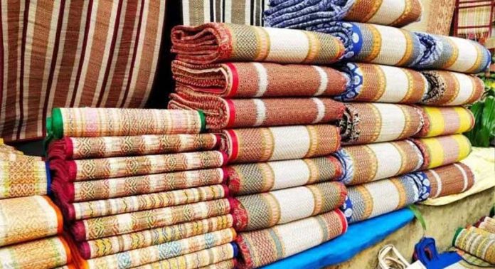 ദീപാവലി പ്രമാണിച്ച് ഖാദി തുണിത്തരങ്ങള്ക്ക് ഒക്ടോബര് 18 വരെ സ്പെഷ്യല് റിബേറ്റ് ദീപാവലി പ്രമാണിച്ച് ഖാദി തുണിത്തരങ്ങള്ക്ക് ഒക്ടോബര് 18 വരെ സ്പെഷ്യല് റിബേറ്റ്