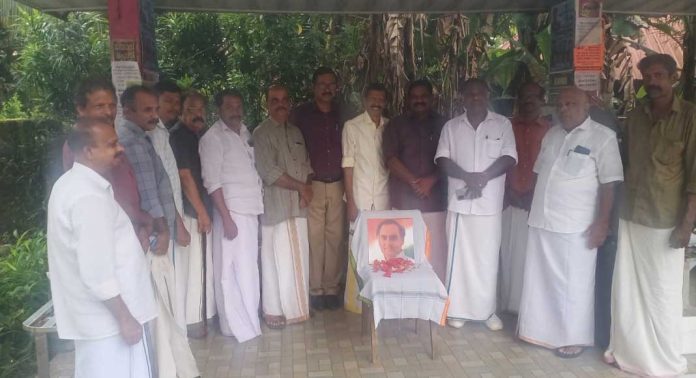 കൊടുമൺ കോൺഗ്രസ് മണ്ഡലം കമ്മിറ്റിയുടെ നേതൃത്വത്തിൽ രാജീവ് ഗാന്ധിയുടെ ജന്മദിനം സദ്ഭാവന ദിനമായി ആഘോഷിച്ചു കൊടുമൺ കോൺഗ്രസ് മണ്ഡലം കമ്മിറ്റിയുടെ നേതൃത്വത്തിൽ രാജീവ് ഗാന്ധിയുടെ ജന്മദിനം സദ്ഭാവന ദിനമായി ആഘോഷിച്ചു