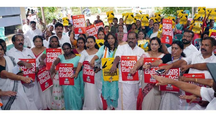 മഹിളാ സാഹസ് യാത്രക്ക് മലയാലപ്പുഴയിൽ സ്വീകരണം നൽകി മഹിളാ സാഹസ് യാത്രക്ക് മലയാലപ്പുഴയിൽ സ്വീകരണം നൽകി