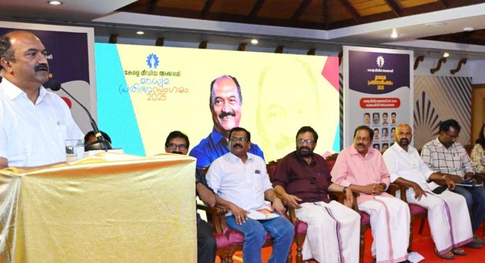 മാധ്യമങ്ങൾക്ക് സർക്കാർ പരമാവധി പിന്തുണ നൽകുമെന്ന് മന്ത്രി കെ എൻ ബാലഗോപാൽ മാധ്യമങ്ങൾക്ക് സർക്കാർ പരമാവധി പിന്തുണ നൽകുമെന്ന് മന്ത്രി കെ എൻ ബാലഗോപാൽ