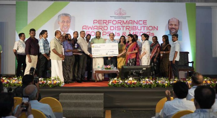 സംസ്ഥാന സർക്കാരിന്റെ മികച്ച പൊതുമേഖലാ സ്ഥാപനത്തിനുള്ള പുരസ്കാരം കെ.ഇ.ൽ- ന് സംസ്ഥാന സർക്കാരിന്റെ മികച്ച പൊതുമേഖലാ സ്ഥാപനത്തിനുള്ള പുരസ്കാരം കെ.ഇ.ൽ- ന്