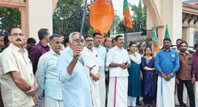 ബിജെപി തിരുവല്ല മണ്ഡലം കമ്മിറ്റിയുടെ നേതൃത്വത്തിൽ പ്രതിഷേധപ്രകടനം നടത്തി ബിജെപി തിരുവല്ല മണ്ഡലം കമ്മിറ്റിയുടെ നേതൃത്വത്തിൽ പ്രതിഷേധപ്രകടനം നടത്തി