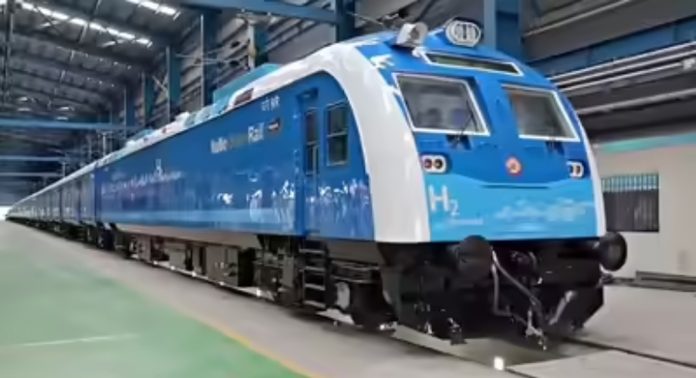 ഇന്ത്യൻ റെയിൽവേയുടെ ആദ്യ ഹൈഡ്രജന് ട്രെയിൻ ഉടൻ ട്രാക്കിലെത്തും ഇന്ത്യൻ റെയിൽവേയുടെ ആദ്യ ഹൈഡ്രജന് ട്രെയിൻ ഉടൻ ട്രാക്കിലെത്തും