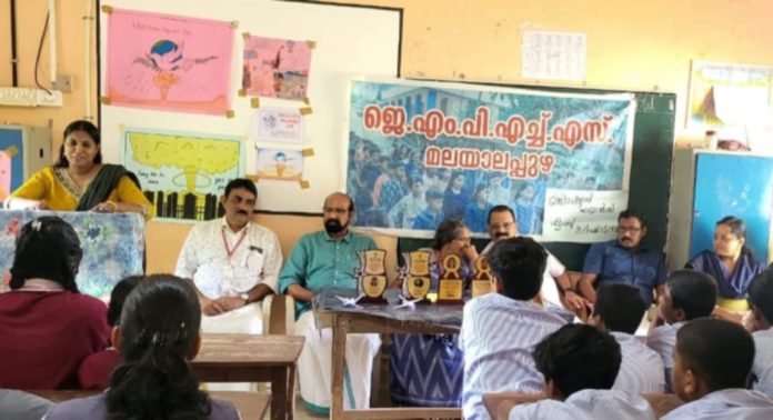 ജില്ലാ ശിശുക്ഷേമ സമിതിയുടെ നേതൃത്വത്തിൽ നടന്ന ഹിരോഷിമ – നാഗസാക്കി ദിന ക്വിസ് മത്സര വിജയികൾക്ക് പുരസ്കാരങ്ങൾ വിതരണം ചെയ്തു ജില്ലാ ശിശുക്ഷേമ സമിതിയുടെ നേതൃത്വത്തിൽ നടന്ന ഹിരോഷിമ – നാഗസാക്കി ദിന ക്വിസ് മത്സര വിജയികൾക്ക് പുരസ്കാരങ്ങൾ വിതരണം ചെയ്തു