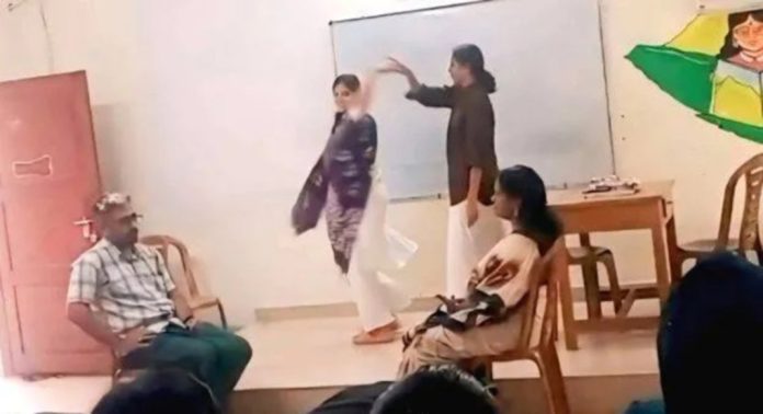 ദൃശ്യപാഠം പഠനരീതിക്ക് കിസുമം സ്കൂളിൽ തുടക്കമായി ദൃശ്യപാഠം പഠനരീതിക്ക് കിസുമം സ്കൂളിൽ തുടക്കമായി