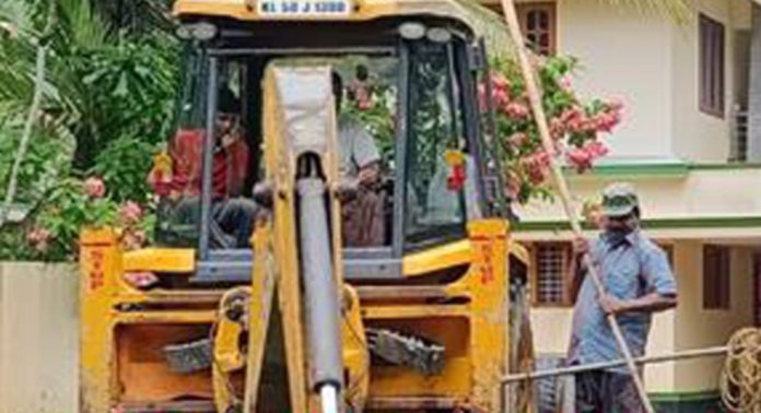 ജനകീയ കൂട്ടായ്മയുടെ നേതൃത്വത്തിൽ കോലറയാർ നവീകരണം പുരോഗമിക്കുന്നു ജനകീയ കൂട്ടായ്മയുടെ നേതൃത്വത്തിൽ കോലറയാർ നവീകരണം പുരോഗമിക്കുന്നു