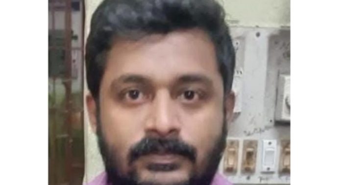 കോട്ടയം മെഡിക്കൽ കോളേജ് ആശുപത്രിയിൽ രോഗികൾക്ക് ഒപ്പം എത്തുന്ന കൂട്ടിരിപ്പുകാർക്ക് ബ്ലാക്കിൽ മദ്യം വിൽക്കുന്ന യുവാവ് പിടിയിൽ കോട്ടയം മെഡിക്കൽ കോളേജ് ആശുപത്രിയിൽ രോഗികൾക്ക് ഒപ്പം എത്തുന്ന കൂട്ടിരിപ്പുകാർക്ക് ബ്ലാക്കിൽ മദ്യം വിൽക്കുന്ന യുവാവ് പിടിയിൽ