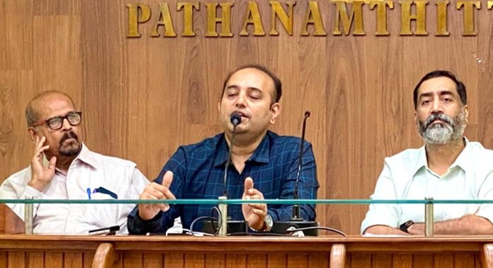 ഗർഭാശയ നീക്കം – അപൂർവ ശസ്ത്രക്രിയ അടൂര് ലൈഫ് ലൈനിൽ ഗർഭാശയ നീക്കം – അപൂർവ ശസ്ത്രക്രിയ അടൂര് ലൈഫ് ലൈനിൽ
