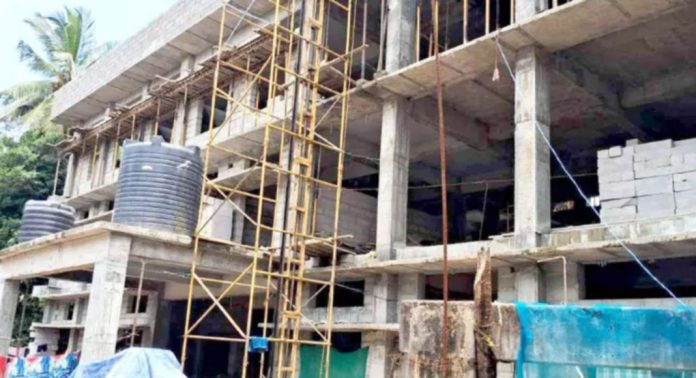 എഴുമറ്റൂർ സാമൂഹികാരോഗ്യ കേന്ദ്ര കെട്ടിടത്തിന്റെ നിർമാണ പ്രവൃത്തികൾ പുരോഗമിക്കുന്നു എഴുമറ്റൂർ സാമൂഹികാരോഗ്യ കേന്ദ്ര കെട്ടിടത്തിന്റെ നിർമാണ പ്രവൃത്തികൾ പുരോഗമിക്കുന്നു