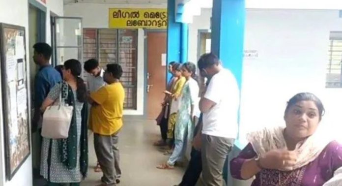 ലേണേഴ്സ് മുടങ്ങിയിട്ട് മൂന്നാഴ്ച്ച ; വലഞ്ഞ് ജനങ്ങള് ലേണേഴ്സ് മുടങ്ങിയിട്ട് മൂന്നാഴ്ച്ച ; വലഞ്ഞ് ജനങ്ങള്