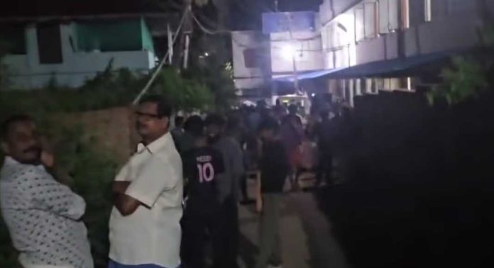 പഞ്ചായത്ത് ജോയിന്റ് ഡയറക്ടറെ പഞ്ചായത്ത് അംഗങ്ങൾ തടഞ്ഞുവെച്ചു പഞ്ചായത്ത് ജോയിന്റ് ഡയറക്ടറെ പഞ്ചായത്ത് അംഗങ്ങൾ തടഞ്ഞുവെച്ചു