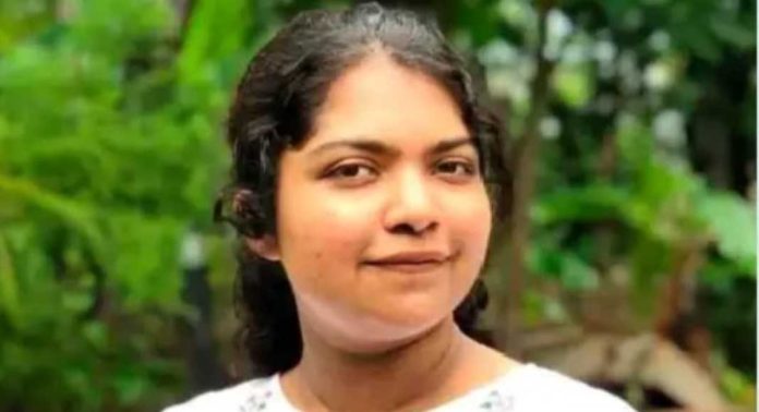 കോക്കൂരില് യുവതിയെ കിടപ്പുമുറിയില് മരിച്ച നിലയില് കണ്ടെത്തി കോക്കൂരില് യുവതിയെ കിടപ്പുമുറിയില് മരിച്ച നിലയില് കണ്ടെത്തി