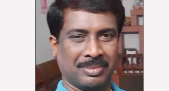 പാലക്കാട് ഡെപ്യൂട്ടി തഹസിൽദാർ കുഴഞ്ഞ് വീണ് മരിച്ചു പാലക്കാട് ഡെപ്യൂട്ടി തഹസിൽദാർ കുഴഞ്ഞ് വീണ് മരിച്ചു