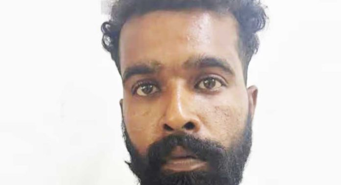 പൂട്ടിയിട്ടിരുന്ന വീടിന്റെ ജനൽ ഗ്ലാസുകൾ അടിച്ചു തകർത്ത കേസിലെ പ്രധാന പ്രതി പിടിയിൽ പൂട്ടിയിട്ടിരുന്ന വീടിന്റെ ജനൽ ഗ്ലാസുകൾ അടിച്ചു തകർത്ത കേസിലെ പ്രധാന പ്രതി പിടിയിൽ