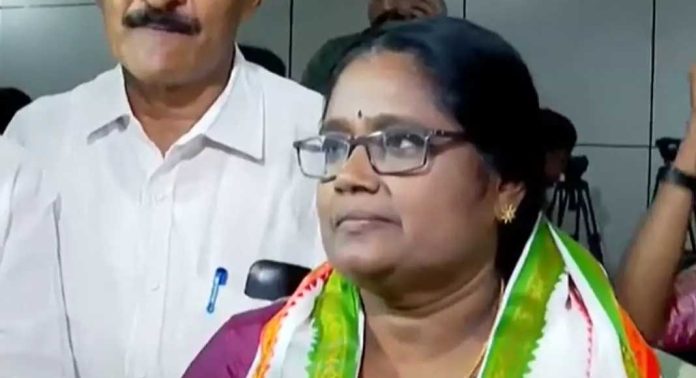 കൂത്താട്ടുകുളം നഗരസഭ ചെയർപേഴ്സണായി കലാ രാജു തെരഞ്ഞെടുക്കപ്പെട്ടു കൂത്താട്ടുകുളം നഗരസഭ ചെയർപേഴ്സണായി കലാ രാജു തെരഞ്ഞെടുക്കപ്പെട്ടു