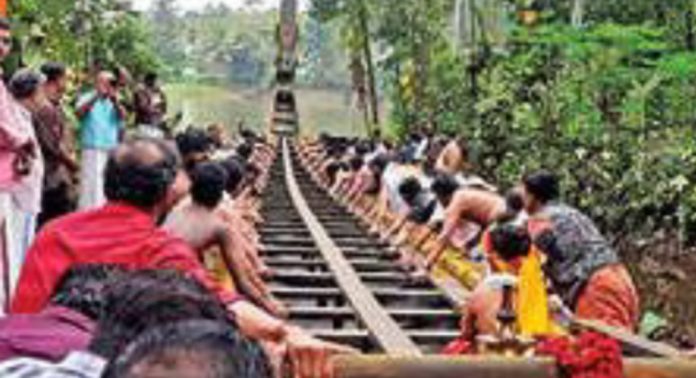 മുതവഴി, കീഴ്വന്മഴി, ഉമയാറ്റുകര പള്ളിയോടങ്ങൾ നീരണിഞ്ഞു മുതവഴി, കീഴ്വന്മഴി, ഉമയാറ്റുകര പള്ളിയോടങ്ങൾ നീരണിഞ്ഞു