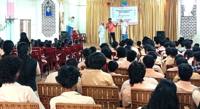 യുവജാഗരൺ കലാജാഥയ്ക്ക് പാലക്കാട് ഗവൺമെന്റ് പോളിടെക്നിക് കോളേജിൽ സ്വീകരണം നൽകി യുവജാഗരൺ കലാജാഥയ്ക്ക് പാലക്കാട് ഗവൺമെന്റ് പോളിടെക്നിക് കോളേജിൽ സ്വീകരണം നൽകി