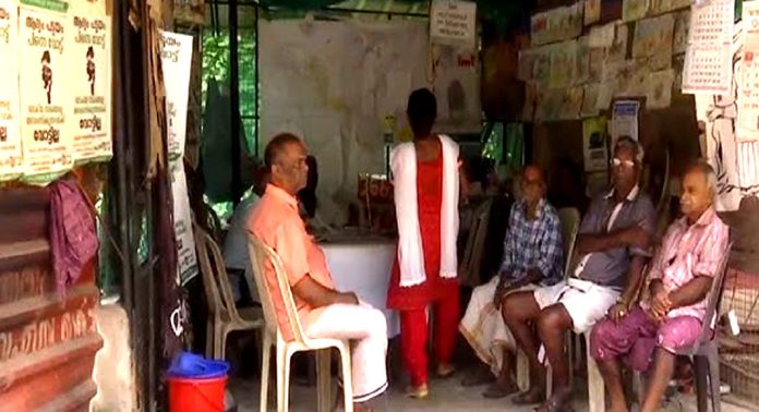 തെരഞ്ഞെടുപ്പ് അടുത്തു ; പെരുമ്പെട്ടിയില് പട്ടയം നല്കുന്നതിന് അടിയന്തിര നടപടി തെരഞ്ഞെടുപ്പ് അടുത്തു ; പെരുമ്പെട്ടിയില് പട്ടയം നല്കുന്നതിന് അടിയന്തിര നടപടി