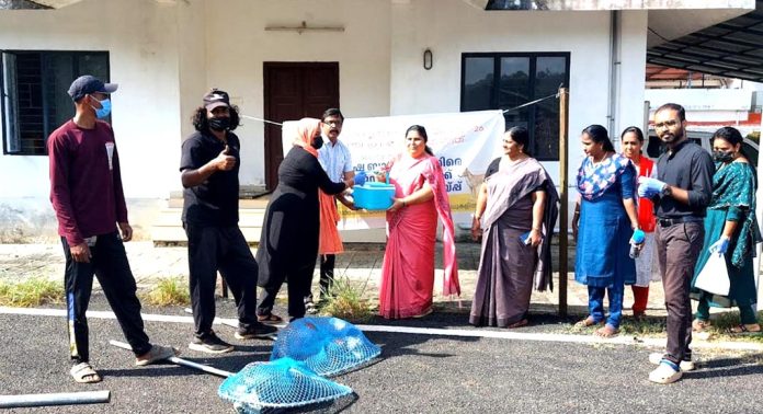 കോന്നിയില് തെരുവുനായകള്ക്ക് പേവിഷ പ്രതിരോധ കുത്തിവയ്പ്പ് കോന്നിയില് തെരുവുനായകള്ക്ക് പേവിഷ പ്രതിരോധ കുത്തിവയ്പ്പ്