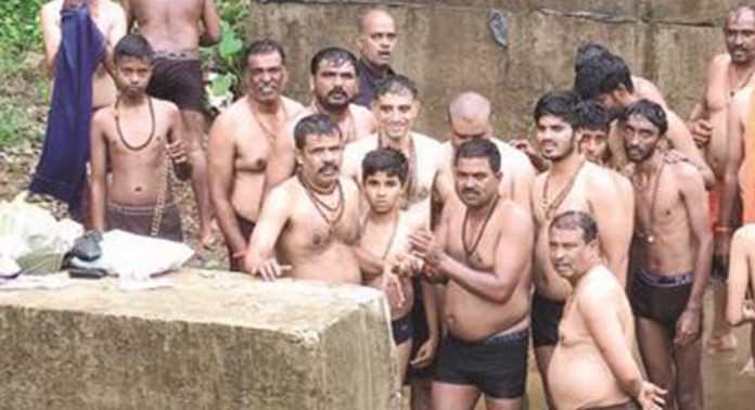 പമ്പാനദിയിലെ കണമല കടവിൽ കുളിക്കാൻ ഇറങ്ങുന്നത് സുരക്ഷാ മുൻകരുതൽ ഒന്നുമില്ലാതെ പമ്പാനദിയിലെ കണമല കടവിൽ കുളിക്കാൻ ഇറങ്ങുന്നത് സുരക്ഷാ മുൻകരുതൽ ഒന്നുമില്ലാതെ