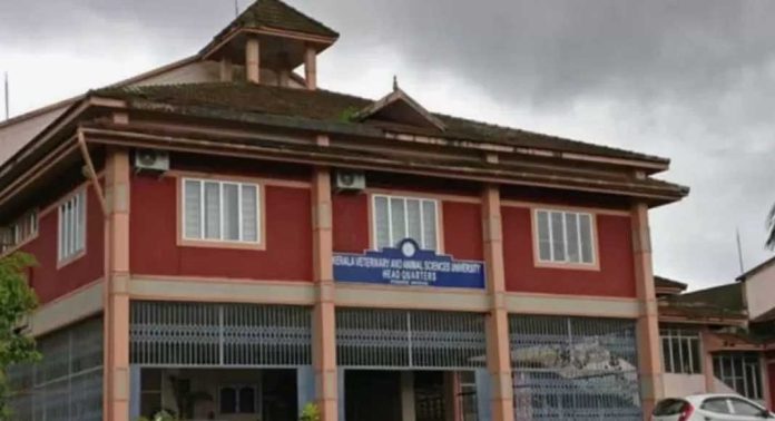 പൂക്കോട് വെറ്ററിനറി കോളേജിലെ ശമ്പള പ്രതിസന്ധി ; അധ്യാപകർക്ക് ശമ്പളം വിതരണം നടത്തി പൂക്കോട് വെറ്ററിനറി കോളേജിലെ ശമ്പള പ്രതിസന്ധി ; അധ്യാപകർക്ക് ശമ്പളം വിതരണം നടത്തി