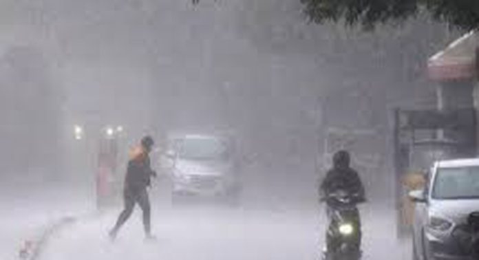 സംസ്ഥാനത്ത് ഒറ്റപ്പെട്ട ശക്തമായ മഴയ്ക്ക് സാധ്യത സംസ്ഥാനത്ത് ഒറ്റപ്പെട്ട ശക്തമായ മഴയ്ക്ക് സാധ്യത