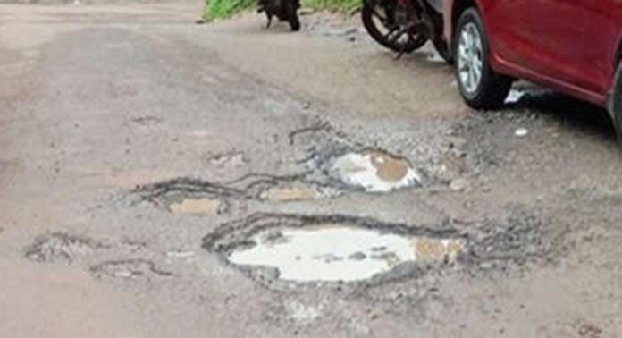 അനധികൃത പാര്ക്കിംഗ് ; ഗതാഗതക്കുരുക്കില് വലഞ്ഞ് പെരുമ്പുഴ ബസ്സ്റ്റാൻഡ് അനധികൃത പാര്ക്കിംഗ് ; ഗതാഗതക്കുരുക്കില് വലഞ്ഞ് പെരുമ്പുഴ ബസ്സ്റ്റാൻഡ്