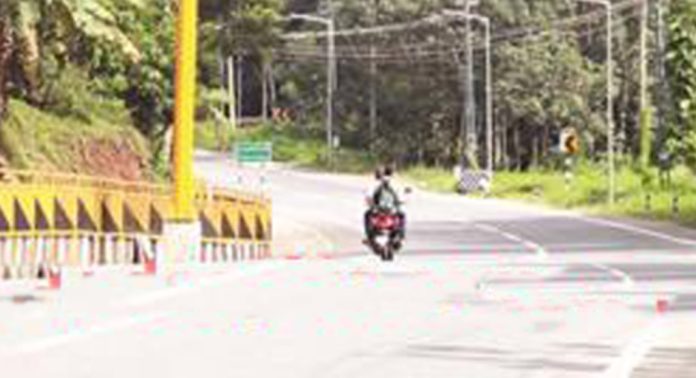 പുനലൂര് മൂവാറ്റുപുഴ പാത നിര്മ്മാണവുമായി ബന്ധപെട്ട ക്രമക്കേടുകളെ സംബന്ധിച്ച പരാതിയില് ഗവര്ണറുടെ ഇടപെടല് പുനലൂര് മൂവാറ്റുപുഴ പാത നിര്മ്മാണവുമായി ബന്ധപെട്ട ക്രമക്കേടുകളെ സംബന്ധിച്ച പരാതിയില് ഗവര്ണറുടെ ഇടപെടല്