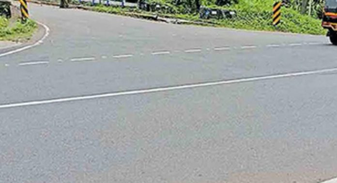 സുരക്ഷിതമല്ലാതെ കന്നാംപാലം ജംഗ്ഷൻ സുരക്ഷിതമല്ലാതെ കന്നാംപാലം ജംഗ്ഷൻ