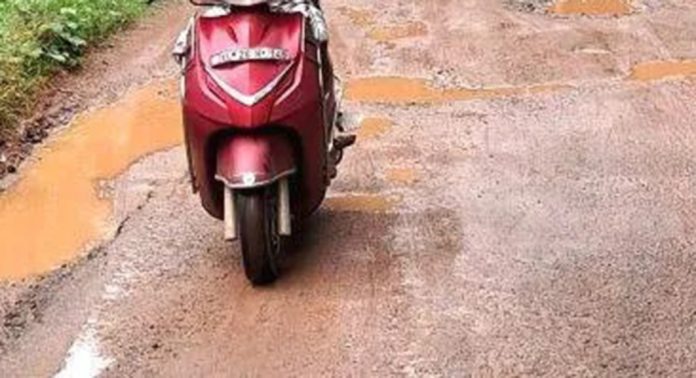 തകര്ന്ന് തരിപ്പണമായി കലഞ്ഞൂർ ഗ്രാമപഞ്ചായത്തിലെ അതിരുങ്കൽ -അഞ്ചുമുക്ക് റോഡ് തകര്ന്ന് തരിപ്പണമായി കലഞ്ഞൂർ ഗ്രാമപഞ്ചായത്തിലെ അതിരുങ്കൽ -അഞ്ചുമുക്ക് റോഡ്
