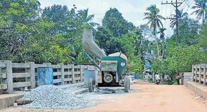 തിരുവൻവണ്ടൂർ–നന്നാട് പാലം ; സമീപന പാതയുടെ നിർമാണം പൂർത്തിയായിട്ടില്ല തിരുവൻവണ്ടൂർ–നന്നാട് പാലം ; സമീപന പാതയുടെ നിർമാണം പൂർത്തിയായിട്ടില്ല