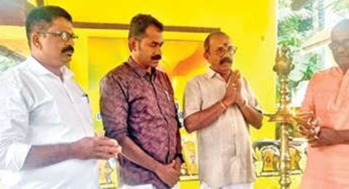 എസ്എൻഡിപി എരുമക്കുഴി സഹോദരസ്മാരക ശാഖയിൽ വിദ്യാഭ്യാസ അവാർഡ് വിതരണം നടന്നു എസ്എൻഡിപി എരുമക്കുഴി സഹോദരസ്മാരക ശാഖയിൽ വിദ്യാഭ്യാസ അവാർഡ് വിതരണം നടന്നു
